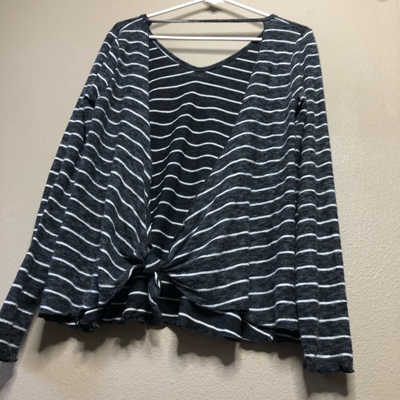 Fantastic fawn open back shirt - Picture 3 of 5